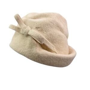 Vintage 1950s cloche hat - Ivory-White Fuzzy made in Western Germany